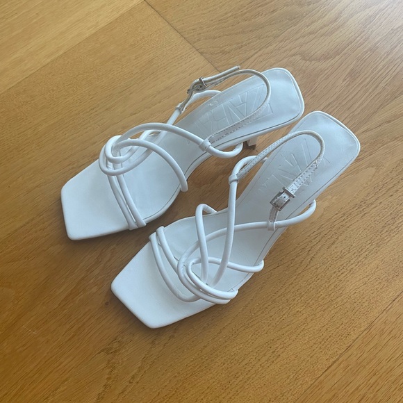 Nwot Zara women’s white kitten heels sandal 38